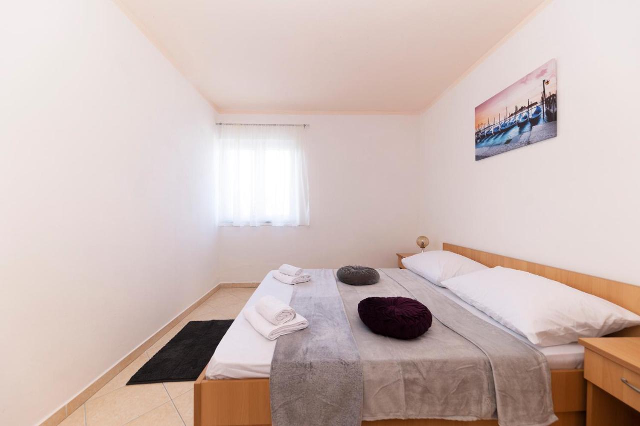 Apartments Seaside Бибинє Екстер'єр фото