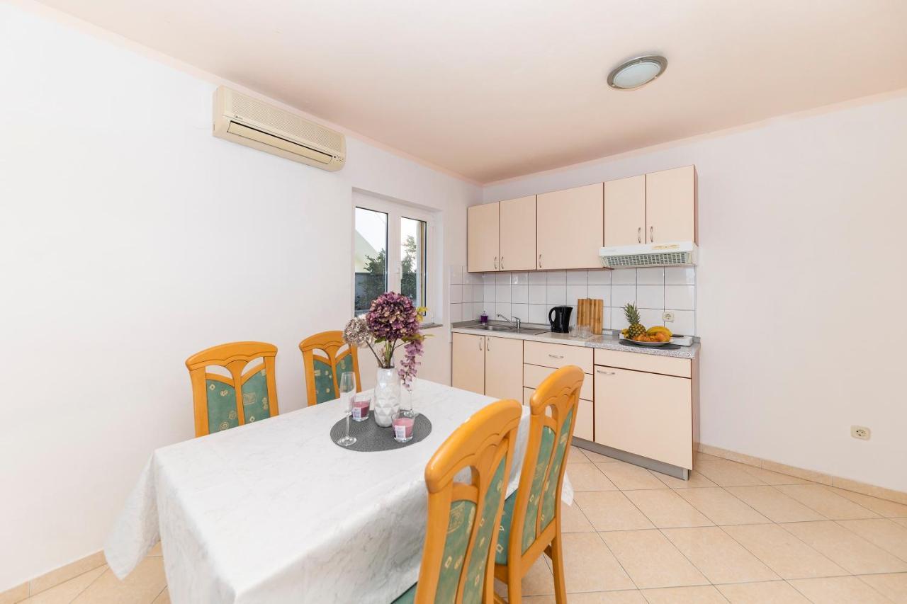 Apartments Seaside Бибинє Екстер'єр фото