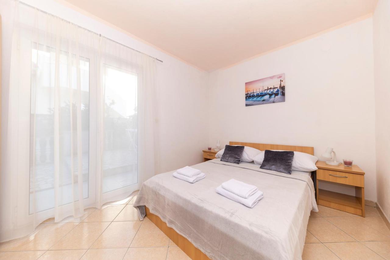 Apartments Seaside Бибинє Екстер'єр фото