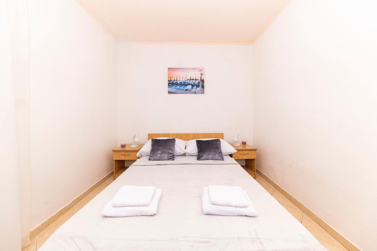 Apartments Seaside Бибинє Екстер'єр фото