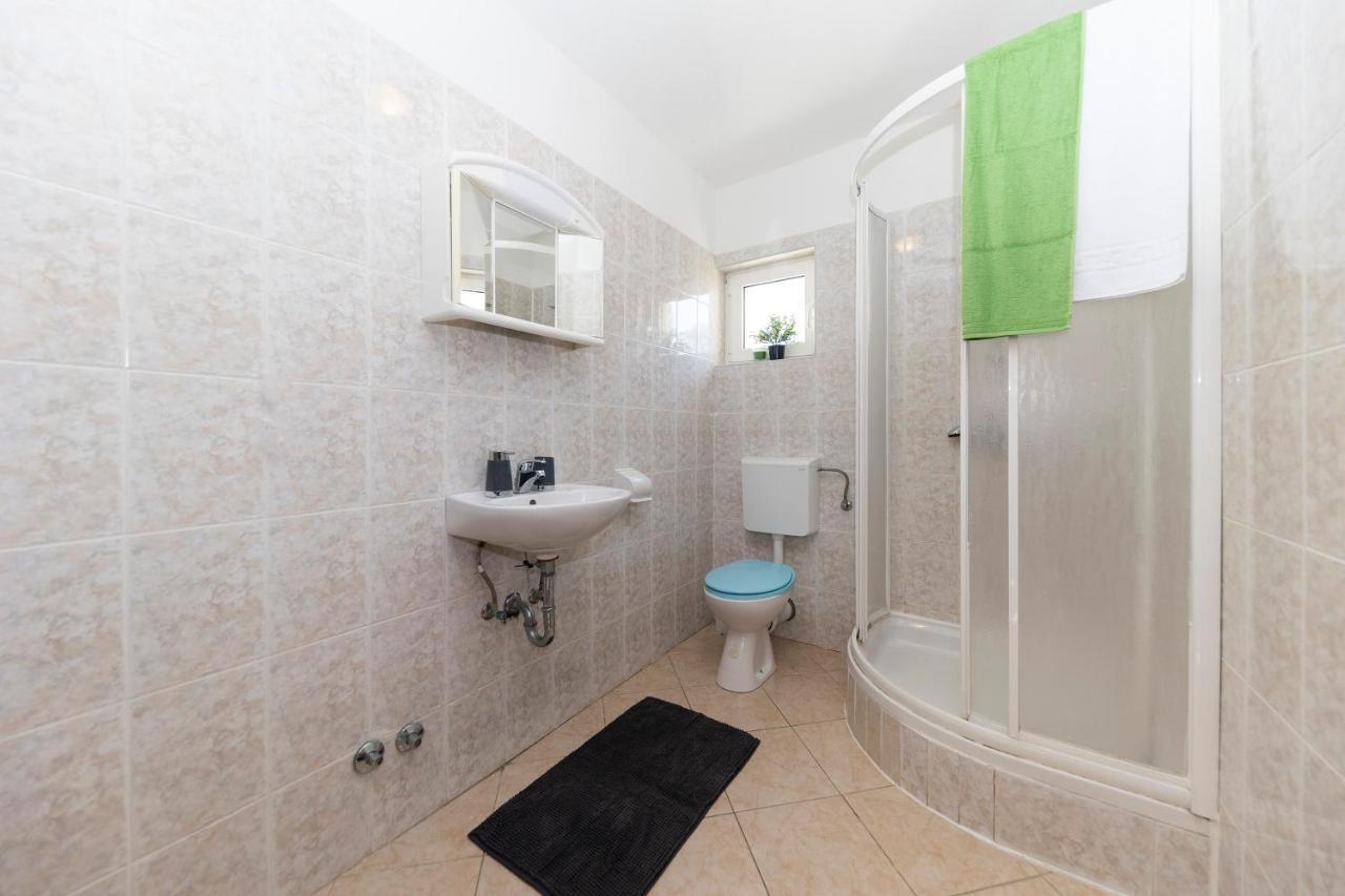 Apartments Seaside Бибинє Екстер'єр фото